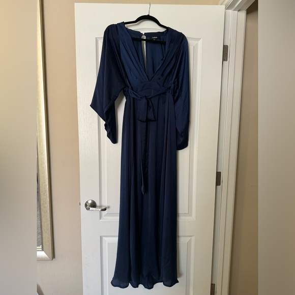 VICI - Maya Satin Tie Back Kimono Maxi Dress - Picture 1 of 7